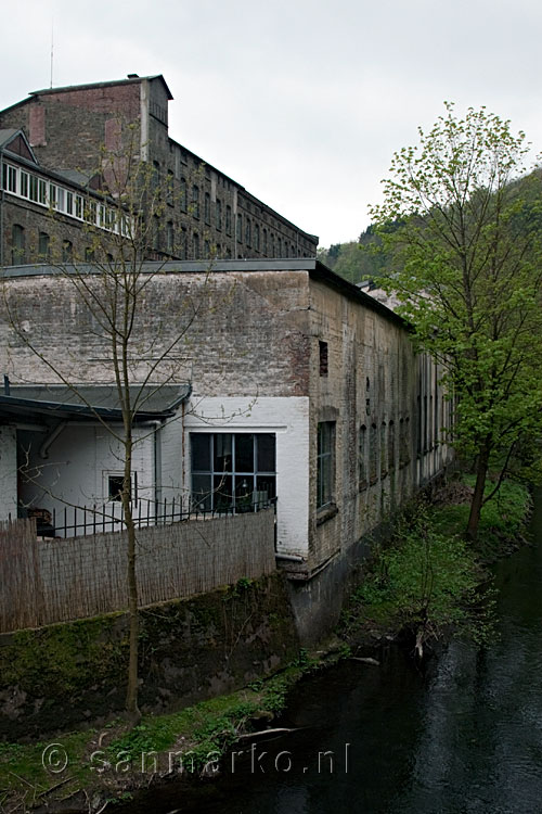 Oude fabriek aan de Wupper bij Dahlhausen