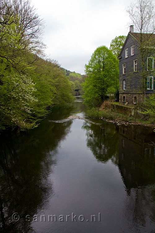 Een oude fabriek aan de Wupper in Duitsland