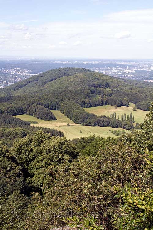 Vanaf de Ölberg het uitzicht over het Siebengebirge en de Eifel in Duitsland