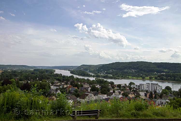 Het uitzicht over Königswinter en de Rijn in het Siebengebirge bij Bonn