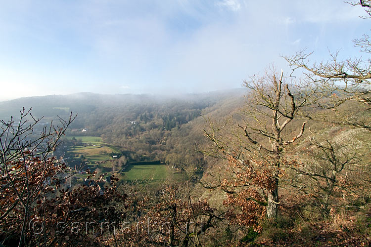 Uitzicht over Eifel bij Schuld in het Ahrtal vanaf het wandelpad