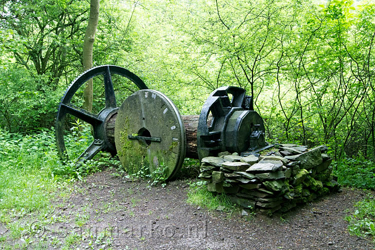 Een oud gemaal langs het wandelpad bij Vossenack in de Eifel