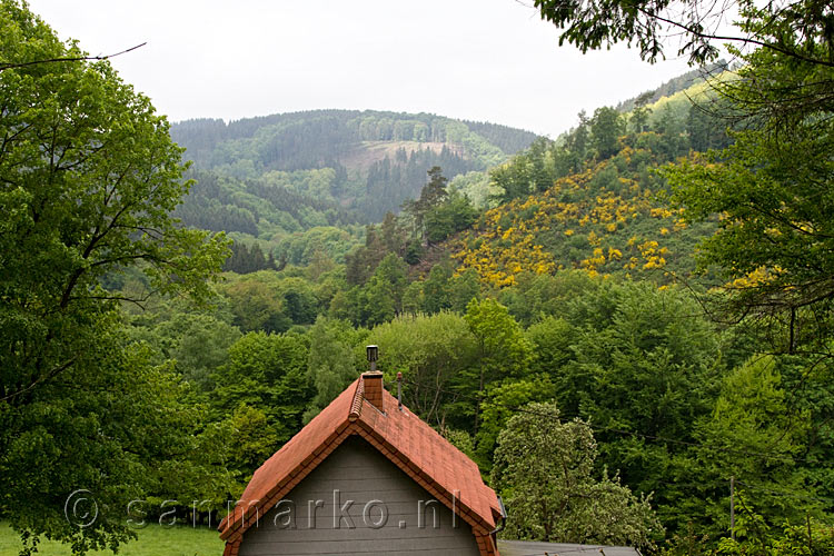 Een mooi uitzicht over de vallei van Simonskall bij Vossenack in de Eifel