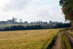 Het uitzicht vanaf een bankje op Ohlenhard in de Eifel in Duitsland