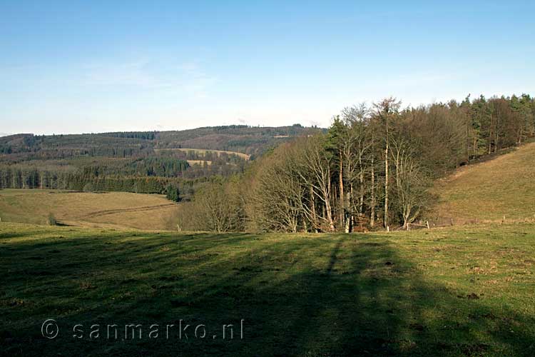 Het uitzicht tijdens onze wandeling bij Wershofen in de Eifel in Duitsland