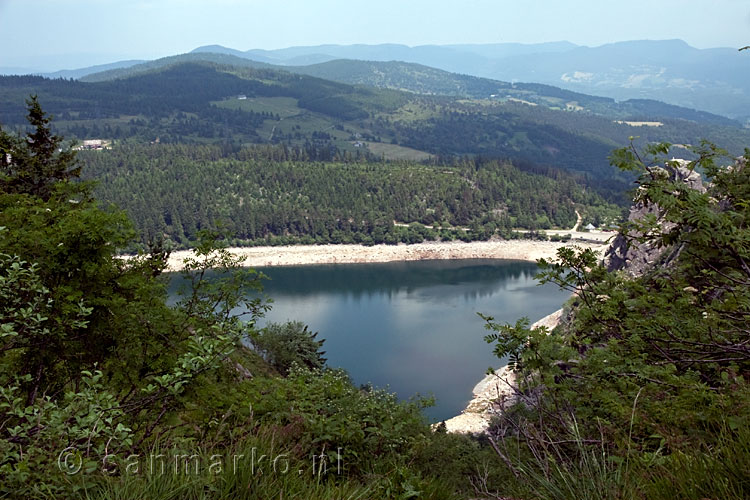 Lac Blanc in de Vogezen gezien vanaf een uitzichtspunt vlakbij de GR5