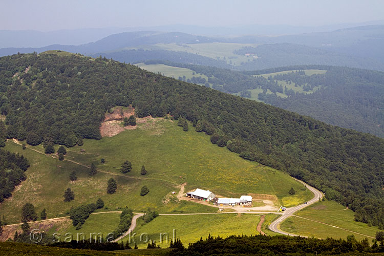 Herberg (Ferme Auberge) Le Haag gezien vanaf de Grand Ballon