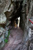 Een tunnel op het Sentier des Roches in de Vogezen