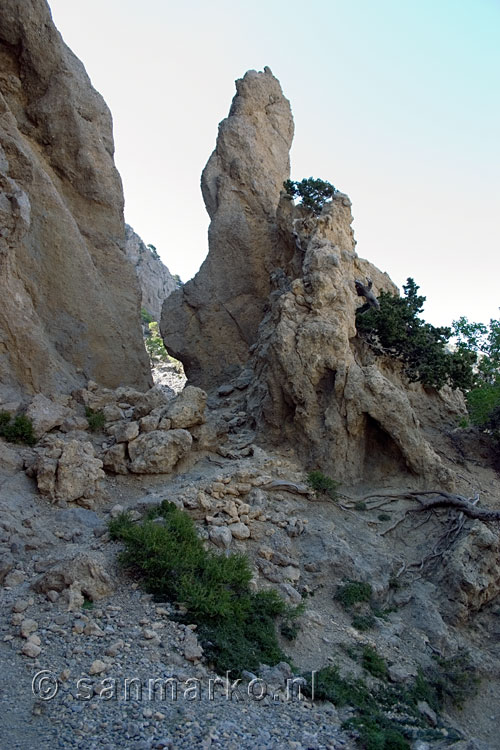 Meer interessante rotsformaties op de weg terug van Gigilos
