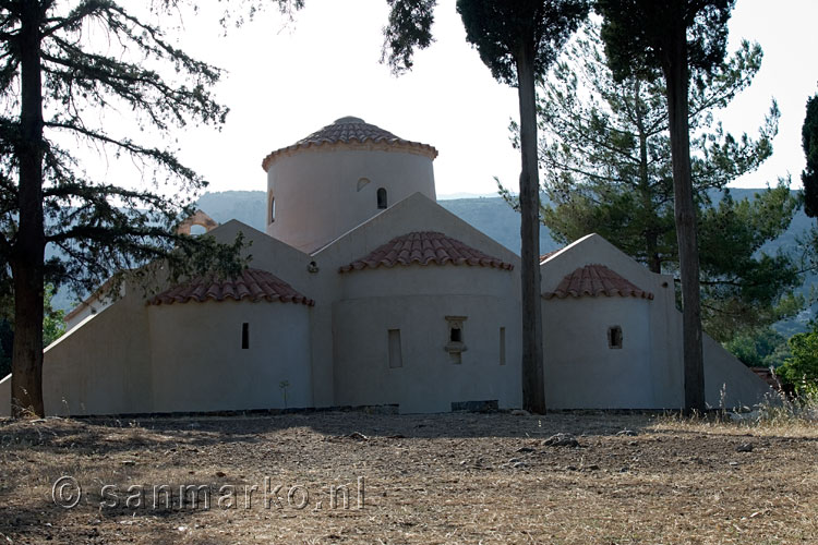 De drie zuilen van de Panagia i Kera vanaf de achterkant