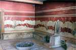 De gerestaureerde troonzaal van het paleis van Knossos
