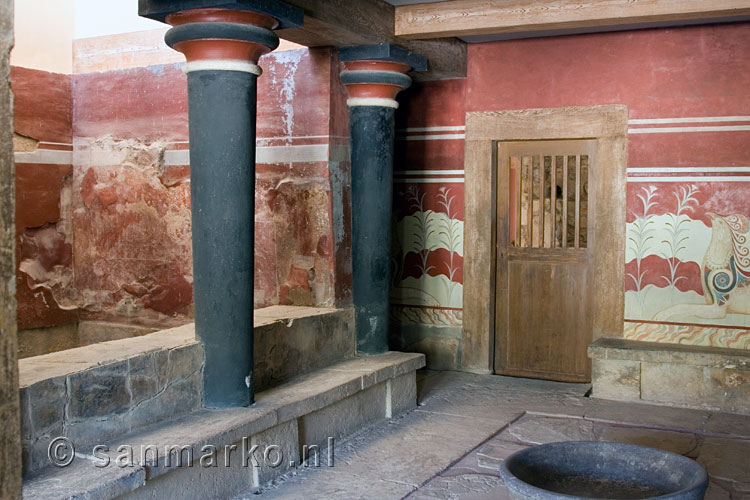 De natuurlijke airconditioning in een gerestaureerde kamer in Knossos