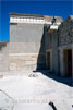 Nog een gerestaureerde muur van het paleis van Knossos