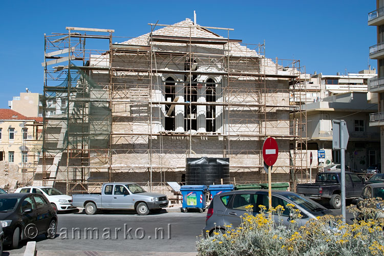 Kerk in de stijgers in Heraklion