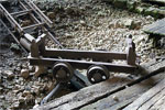 Een oude wagon in de Ideon Andron grot bij het Nida Plateau