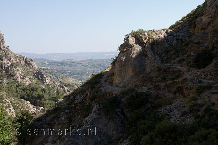 Uitzicht richting de Messara vlakte vanaf de Rouvaskloof