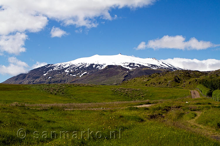 De gletsjer Snæfellsjökull met daaronder een vulkaan op Snæfellsnes op IJsland