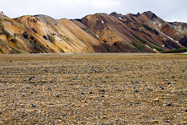 De schitterende kleuren van Ryoliet in Landmannalaugar in IJsland