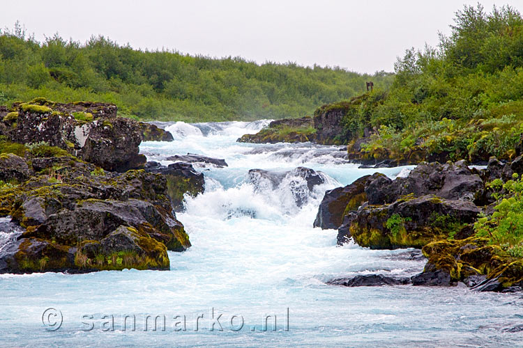 De schitterende natuur rondom de Brúar tijdens de wandeling bij de Brúarfoss