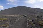 Het wandelpad door Dimmuborgir naar Hverfjall bij Mývatn