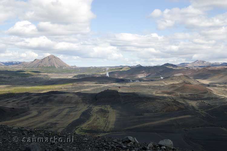 Uitzicht vanaf het wandelpad richting Krafla en Hlidarfjall bij Mývatn