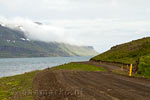 Onderweg het uitzicht over de Westfjorden tussen Drangnes naar Hotel Djúpavík in IJsland