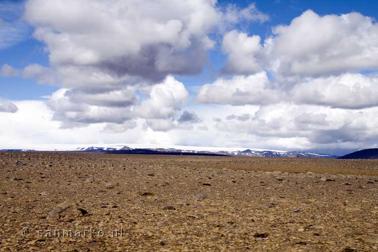 Over de Kjölur een schitetrend uitzicht op de Langjökull in het IJslandse binnenland