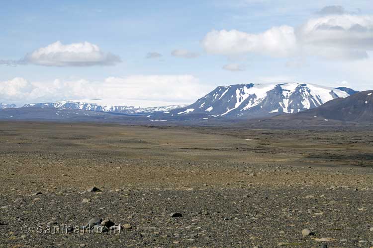 Uitzicht over de gletsjers Hrútfellsjökull en Langjökull vanaf de Kjölur