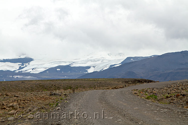 Vanaf de F 550 Kaldidalur uitzicht op de Eiríksjökull in IJsland