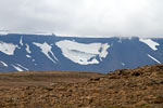 Grote sneeuwvlakken in de uitlopers van de Langjökull langs de F 550