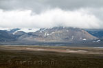 Net onder de wolken zie je de Langjökull vanaf de F 550 Kaldidalur