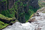 Uitzicht op de bovenkant van de Glymur waterval in IJsland