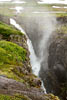 Vanaf het wandelpad een schitterend uitzicht over de waterval Goðafoss op de Westfjorden van IJsland