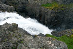 Vanaf het wandelpad de bovenkant van Goðafoss en de Hallardalsá rivier in de Westfjorden van IJsland