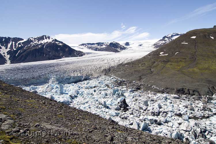 Heinabergsjökull en Vatnsdalslón het eindpunt van deze wandeling in IJsland