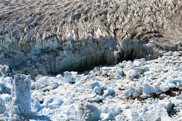 IJsbergen naast Heinabergsjökull aan het eind van de wandeling door Heinabergsdalur