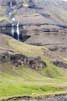 Uitzicht vanaf het wandelpad op de bergen bij de Hengifoss waterval