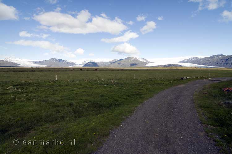 De Skálafellsjökull, de Heinabergsjökull en de Fláajökull gezien vanuit Hólmur