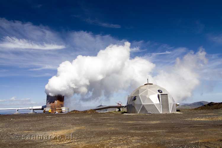De gigantische wolken van de geothermische krachtcentrale Nesjavellir bij Hengill