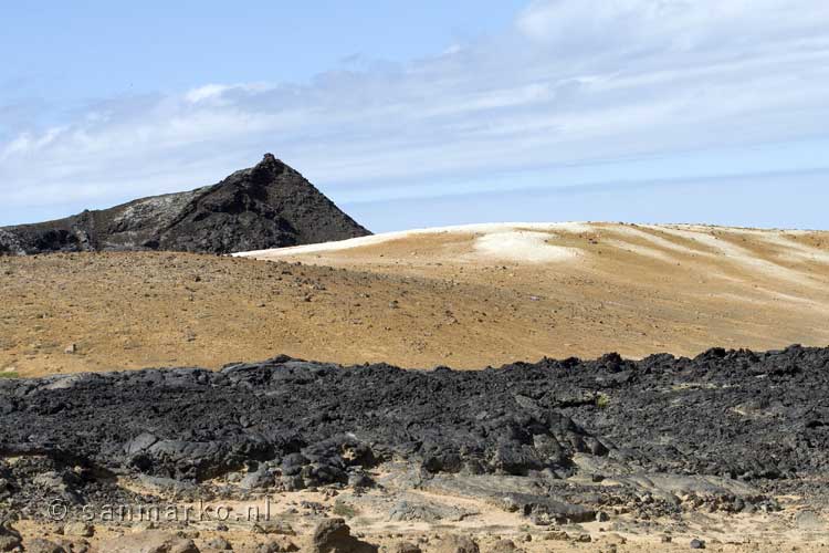 Uitzicht over het schitterende landschap bij Krafla vulkaan in IJsland