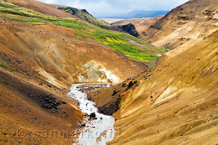 Eén van de vele schitterende uitzichten vanaf het wandelpad bij Kerlingarfjöll