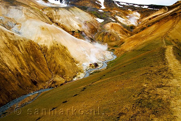 Vanaf het wandelpad een laatste uitzicht over een bijzonder Kerlingarfjöll