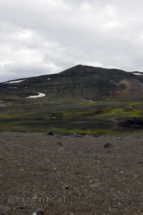 Uitzicht vanaf het wandelpad over Krafla bij Mývatn en Reykjahlíð in IJsland