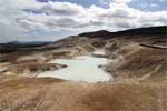 Uitzicht over een wit meer in Leirhnjúkur bij Mývatn en Reykjahlíð