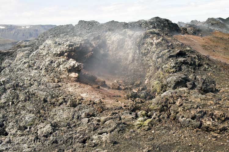 Geothermische stoom uit lava rotsen in Leirhnjúkur bij Mývatn