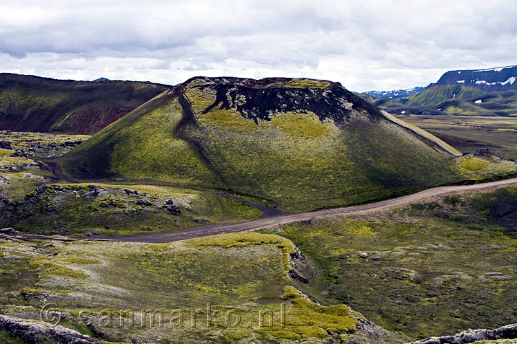 Een leuke groene pseudokrater vlakbij de camping van Landmannalaugar