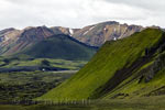 Vanaf het wandelpad richting de Nordurnamur uitzicht op Landmannalaugar