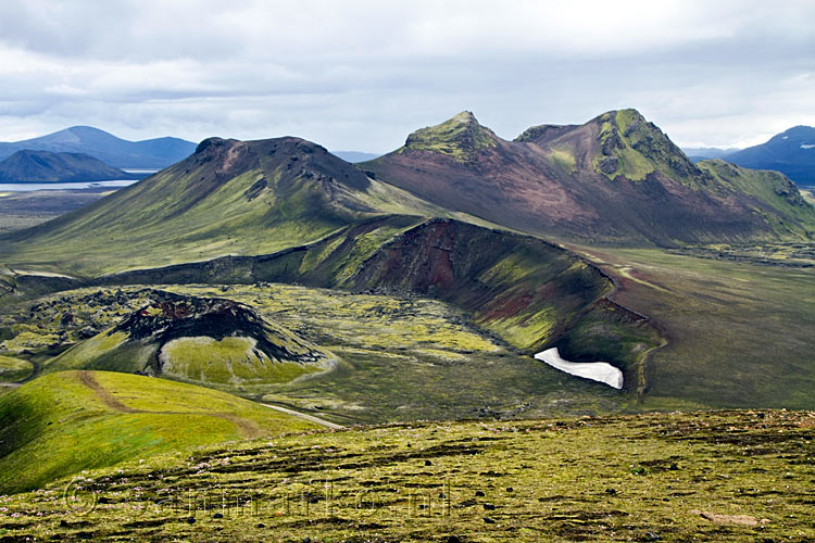Leuke pseudokraters tussen de grote bergen van Landmannalaugar