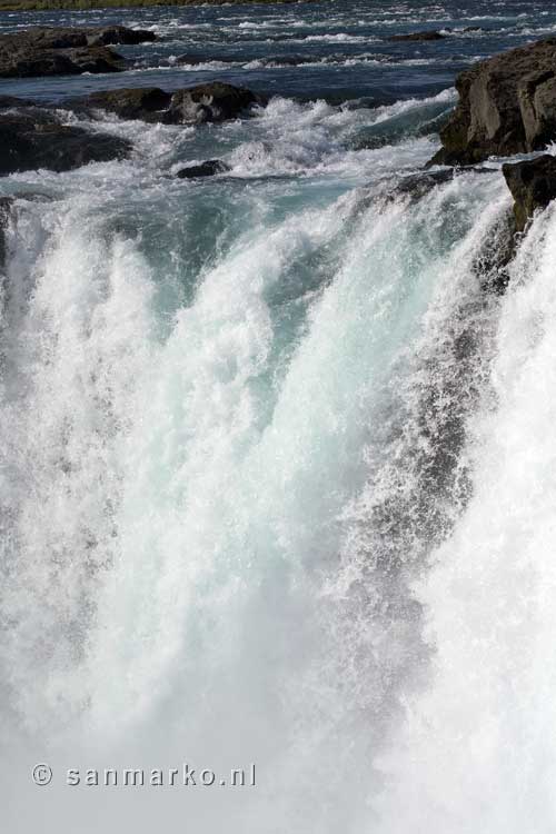 Close-up van Goðafoss tussen Mývatn en Akureyri in IJsland