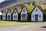 De bekenden huisjes van Laufás museum bij Akureyri in IJsland